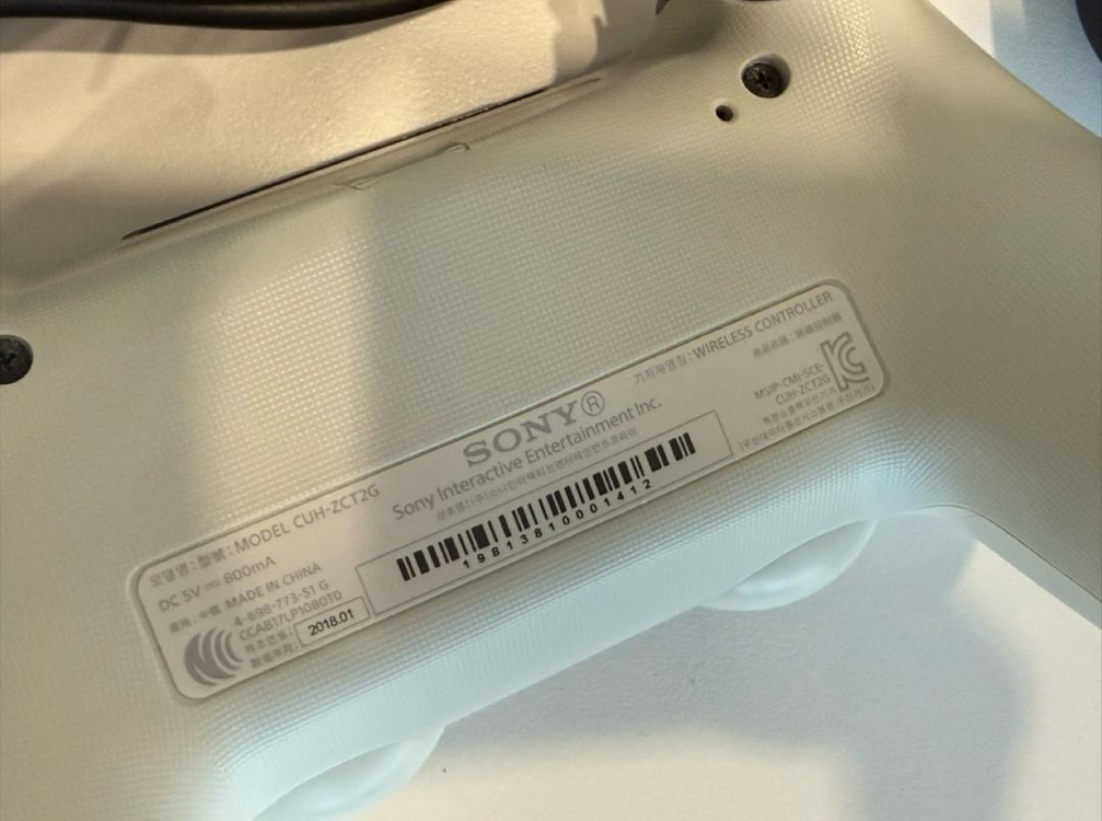 PS4 1TB + 컨트롤러 2개--4