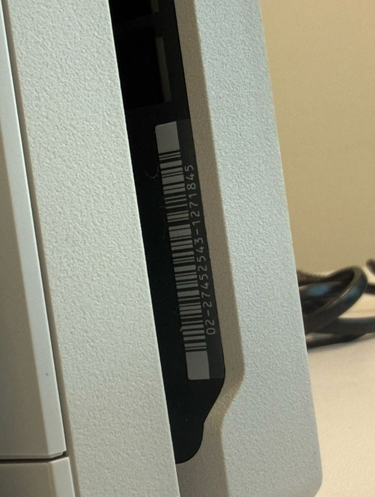 PS4 1TB + 컨트롤러 2개--6