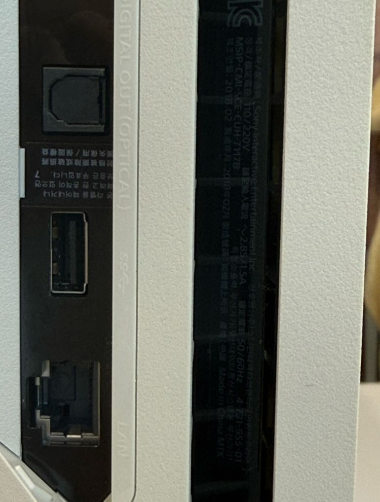 PS4 1TB + 컨트롤러 2개--8