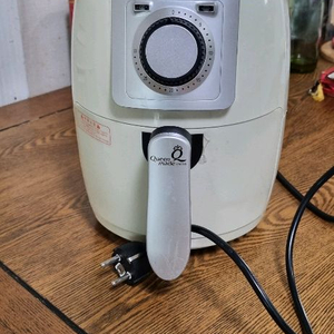 퀸메이드 에어프라이어 화이트