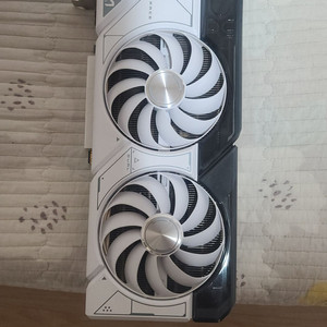Asus RTX 4070 2 팬 OC 모델