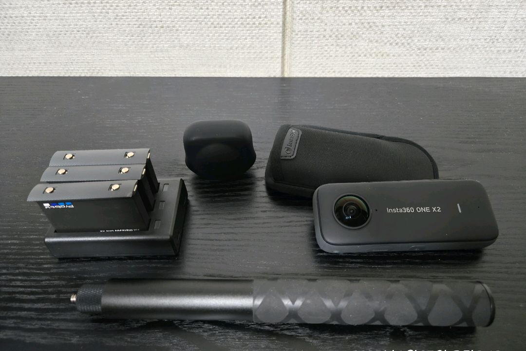 인스타360 원 X2 액션캠 세트--1
