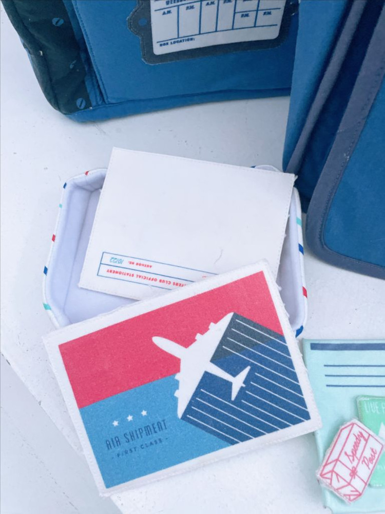 Crate and barrel 우체국 놀이 세트--3