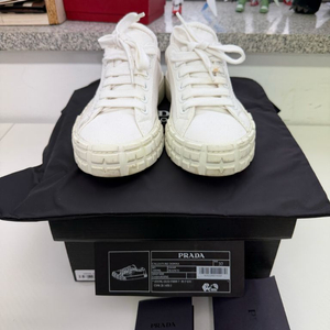 정품) 프라다 개버딘 스니커즈 화이트 37 풀구성