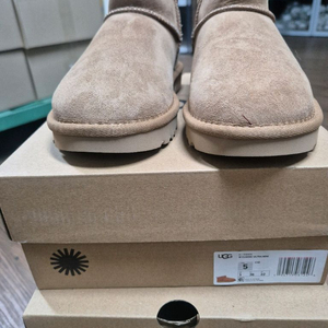 UGG 클래식 울트라 미니 부츠 220mm