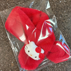 산리오 헬로키티 빨간색 머플러 새상품