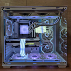 7800x3d + 5060 화이트 고사양 PC 컴퓨터 본체 [서울]