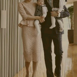 리휴 베이지 블라우스 스커트 셋업. 투피스