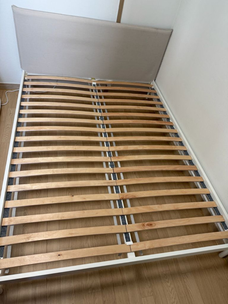 퀸사이즈 침대프레임 + 매트리스 세트 이미지