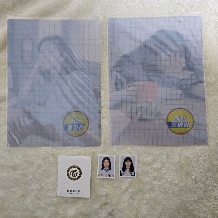 트와이스 정연 모모 기타굿즈(책받침, 증명사진, L-HOLDER SET 클리어파일) 이미지