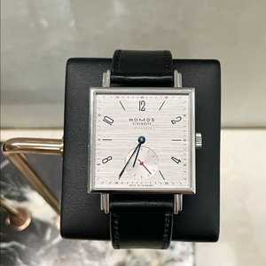 노모스 테트라 네오마틱39 실버컷 (Nomos)