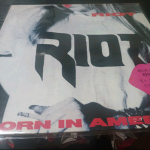 Riot의 Born in America LP