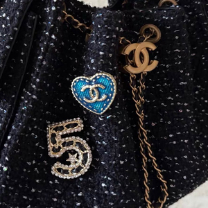 샤넬 빈티지 스타일 브로치 블루하트