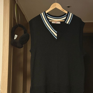 에잇세컨즈 니트 조끼 베스트 블랙