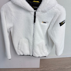 내셔널지오그래픽 화이트퍼 집업 130사이즈