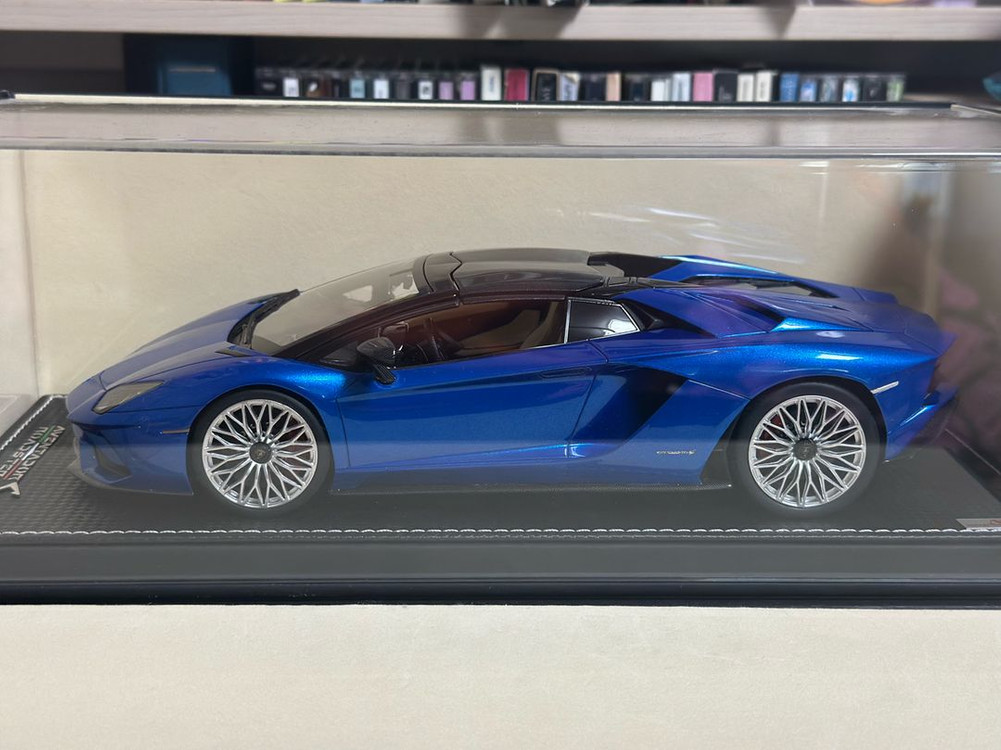 MR 람보르기니 아벤타도르s 로드스터 1:18--0