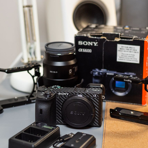 소니 A6600 미러리스 카메라+18-105G 렌즈 판매합니다