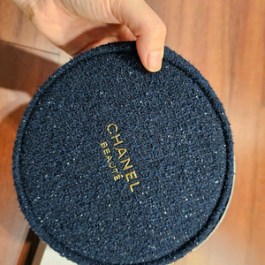 샤넬 뷰티 홀리데이 파우치 팝니다