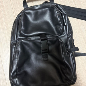 프라다 레더 슬링백