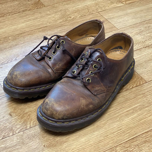 닥터마틴 로퍼 빈티지브라운 250사이즈 판매합니다.