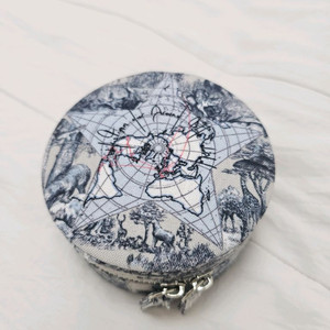 디올 악세사리 파우치 팝니다