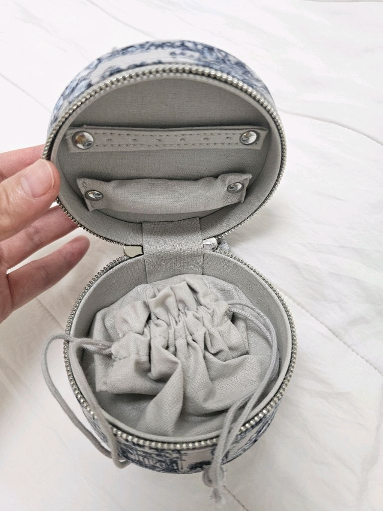 디올 악세사리 파우치 팝니다--1