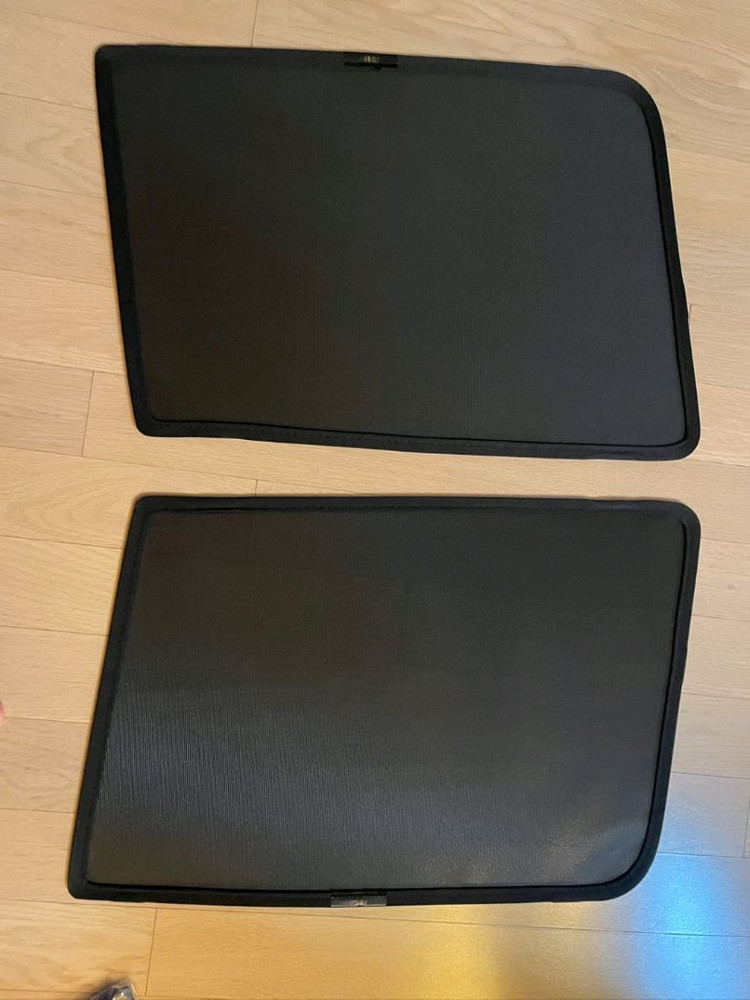 벤츠GLC 253 뒷문 햇빛 가리개 이미지