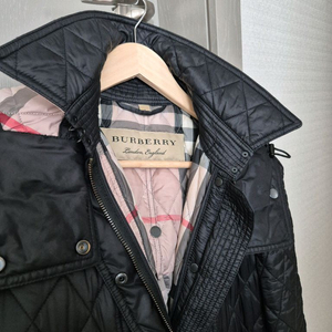 버버리 핀스브릿지 숏 퀼팅자켓 블랙 S