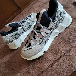 피에르 하디 뱀피가죽 스니커즈 절반쎄일~!!!