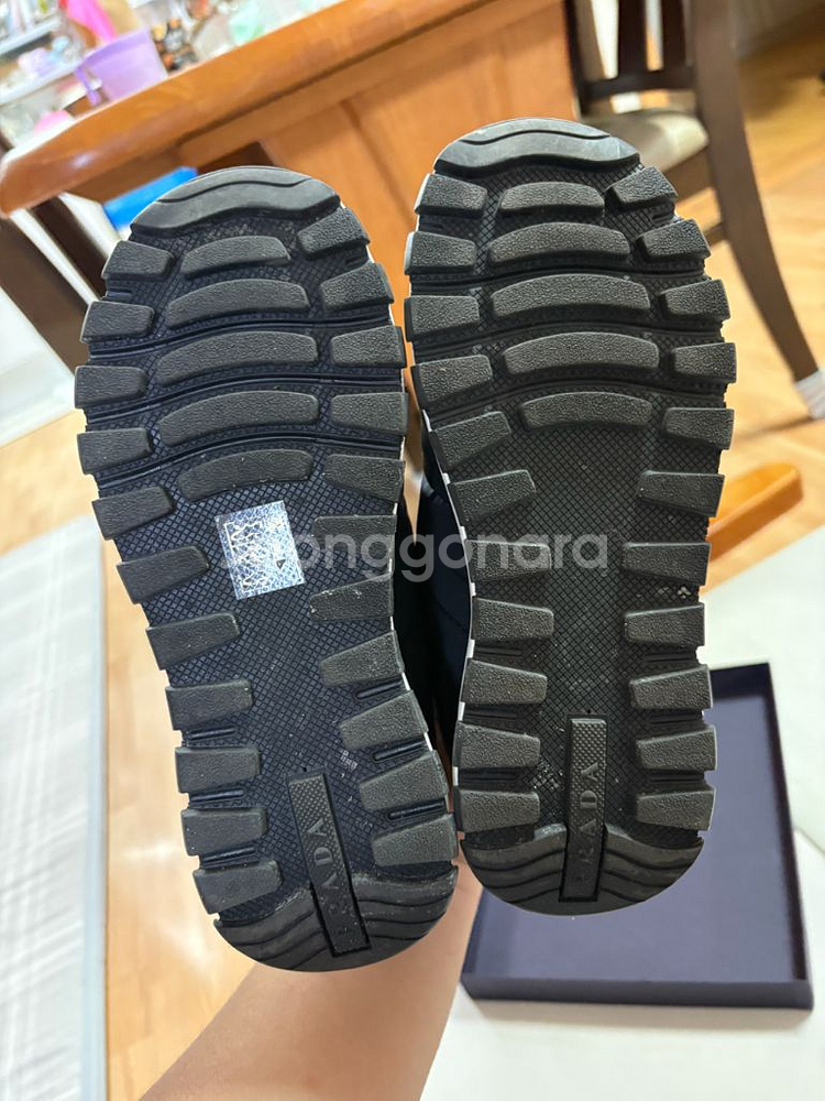 프라다 여자스니커즈 블랙팝니다 사이즈230--4