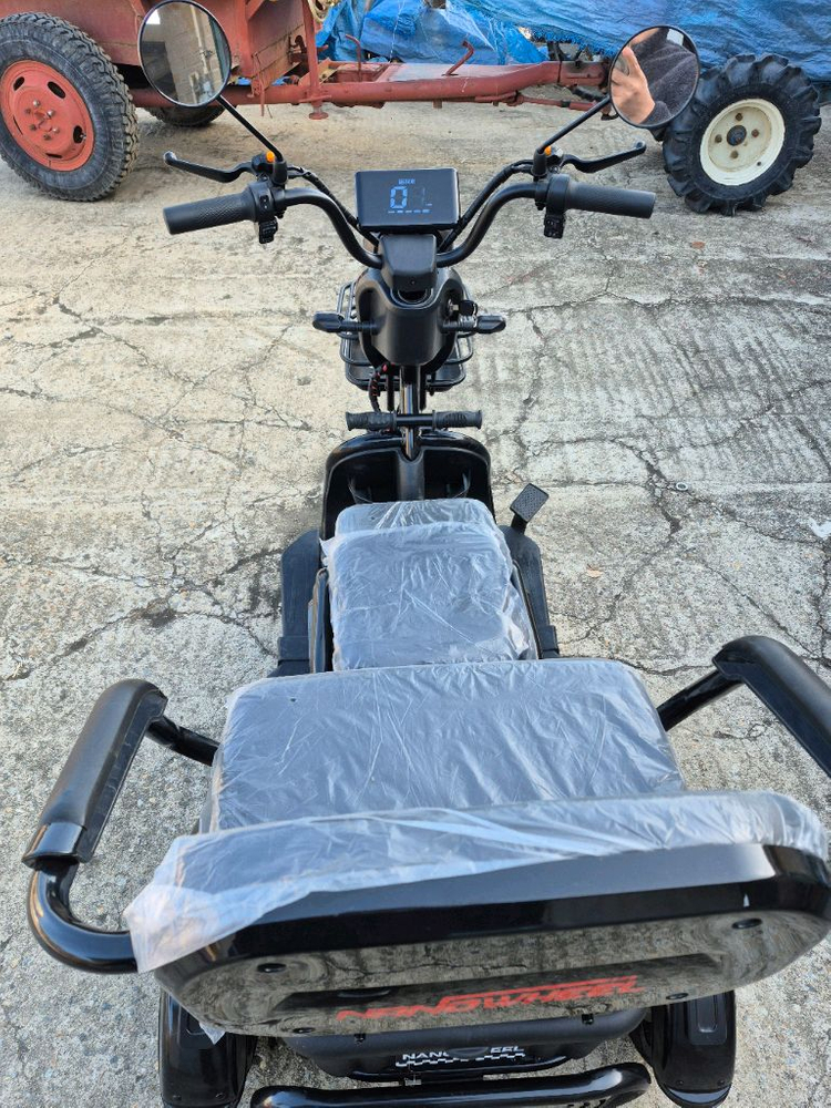 삼륜 전동 오토바이, 노인, 새거 이미지