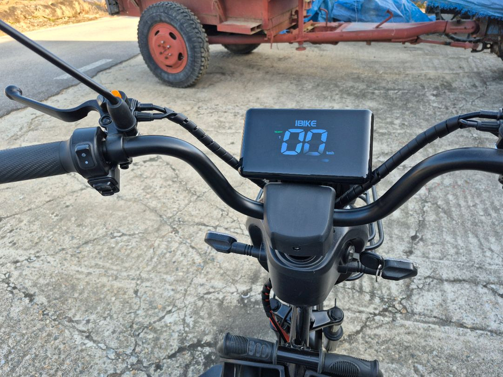 삼륜 전동 오토바이, 노인, 새거 이미지