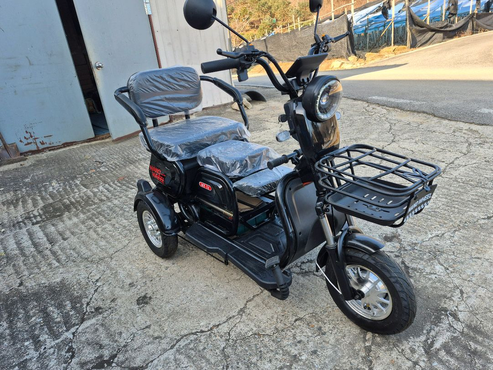 삼륜 전동 오토바이, 노인, 새거 이미지