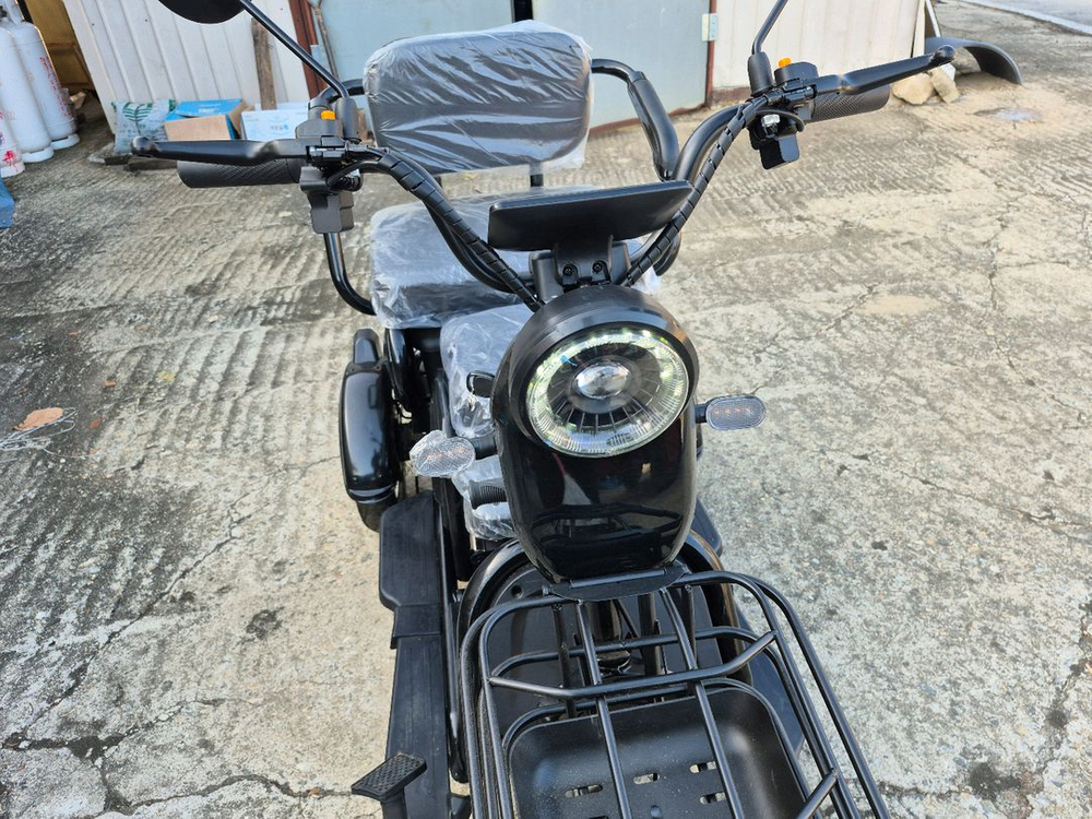 삼륜 전동 오토바이, 노인, 새거 이미지