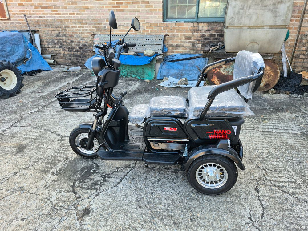 삼륜 전동 오토바이, 노인, 새거 이미지