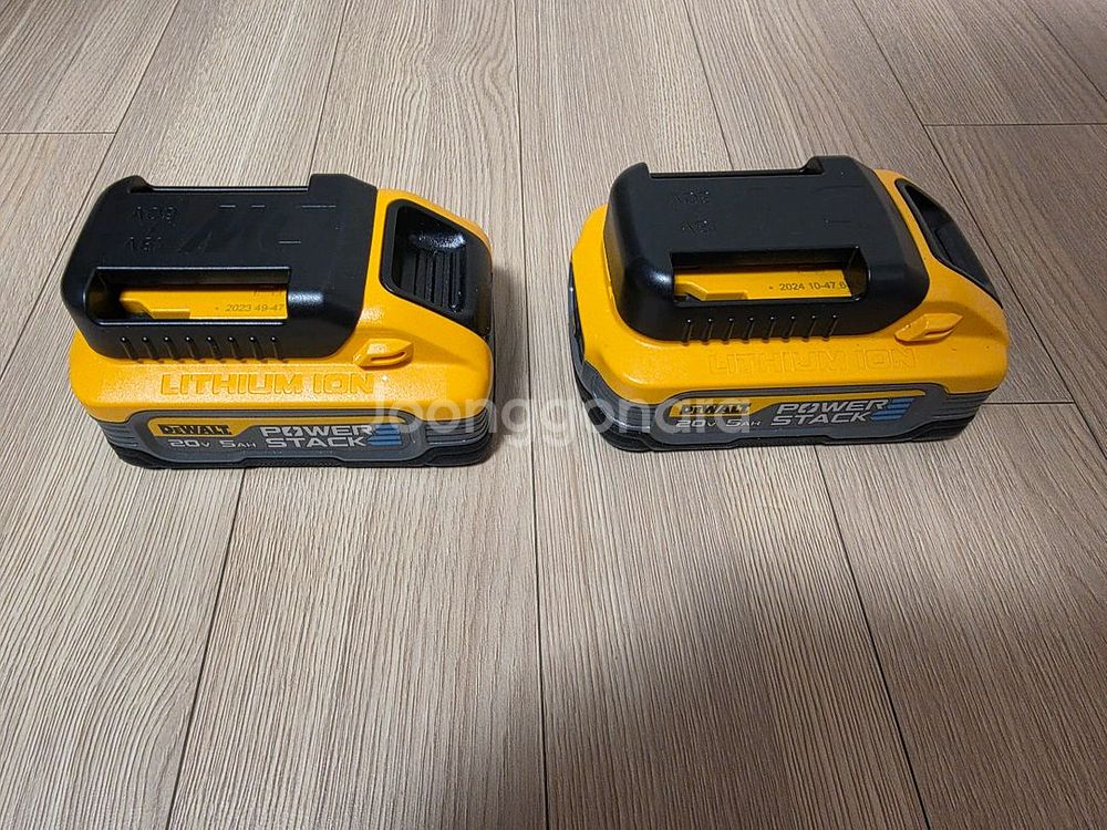 디월트 파워스택 5Ah DCBP520 2개 판매합니다.--0