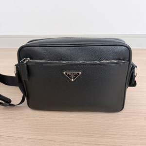 프라다 비텔로 시티 레더 크로스백