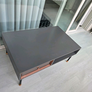 모던한 그레이 커피테이블