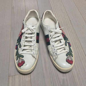 구찌 플라워 자수 스니커즈