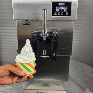 웰아이스 T119 소프트아이스크림/요거트 기계 (신품급) 급매