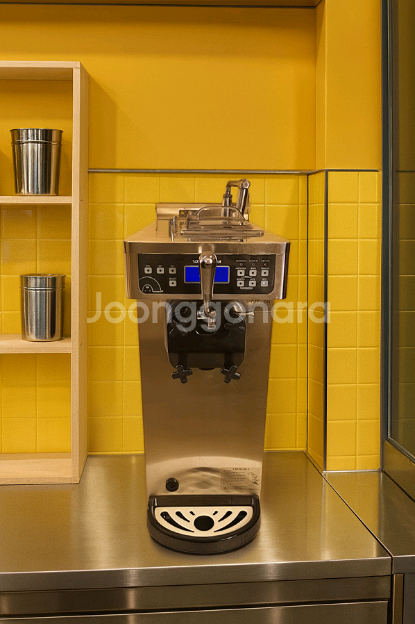 아이스트로 ISI-161TH 소프트아이스크림 기계 상하목장 아이스크림 기계(무상AS 4개월 / 정가 750만 급매--0