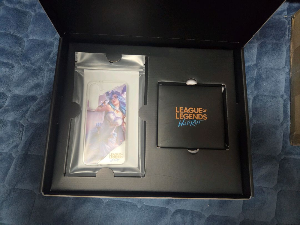 와일드리프트 커스텀 갤s25 폰케이스 및 보조배터리(미개봉) 이미지