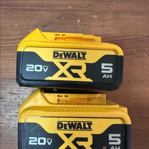 디월트 20V MAX XR 배터리 5AH 2개 일괄