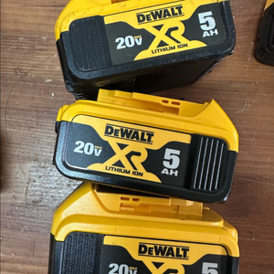 디월트 20V 리튬이온 배터리 5AH 3개 일괄