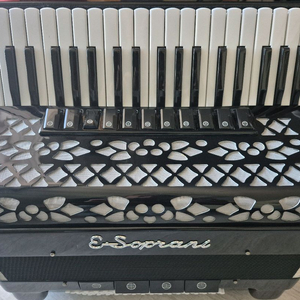 아코디언악기 이소프라니(판매)