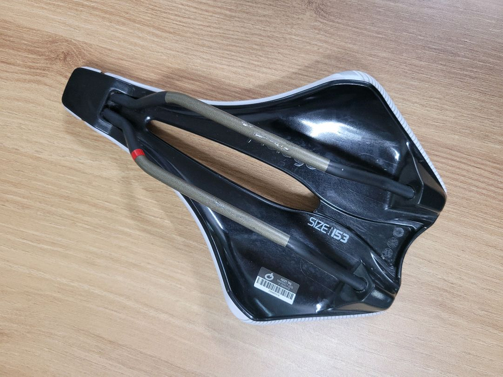 프롤로고 디멘션 안장 이미지