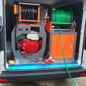 하수구 고압세척기 장착된 세아밴차량