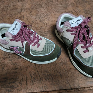 샤넬 정품 스니커즈 절반 쎄일~!!!
