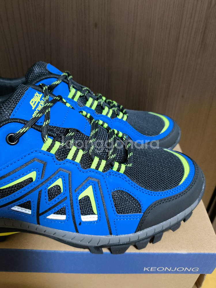 새상품)275등산화 트레킹화 프로월드컵 운동화--3