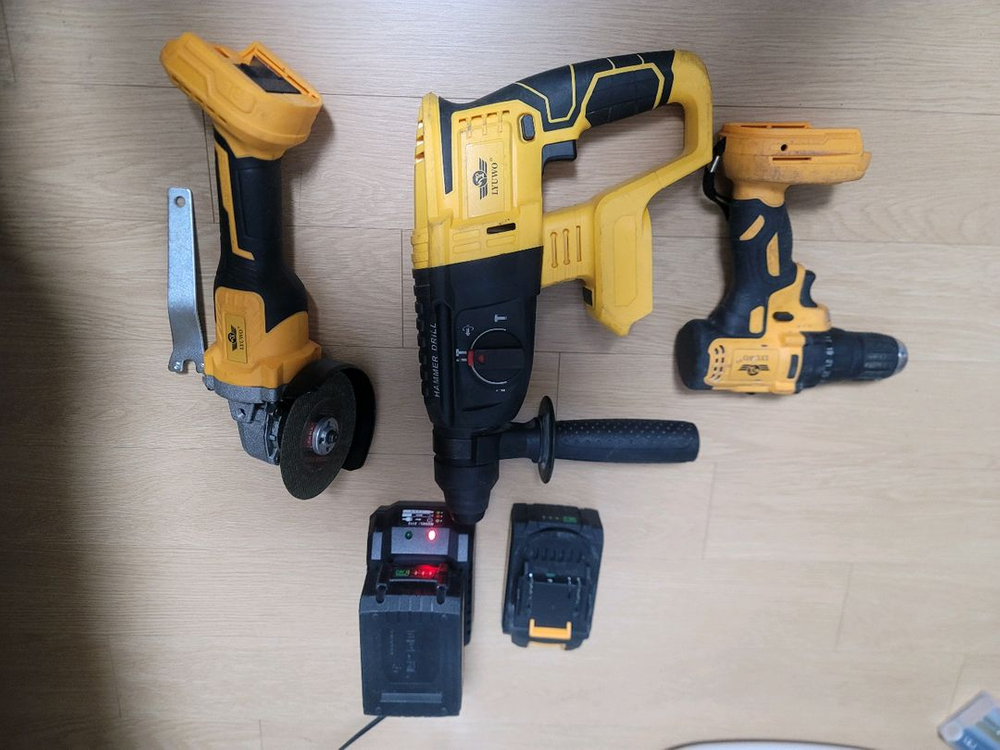 전동 공구 세트 (햄머 드릴, 그라인더, 드릴) 일괄 이미지